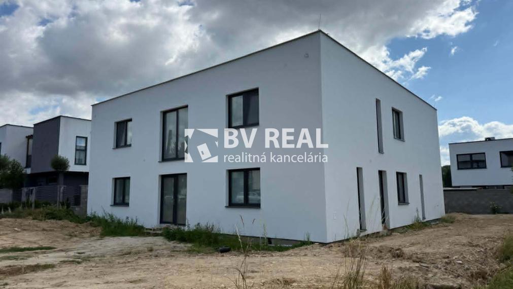 BV REAL Na prenájom 3 izbový byt novostavba Bojnice FM2503