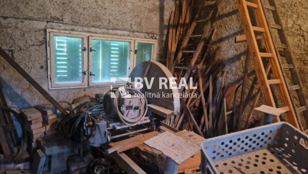 BV REAL Na predaj pozemok + hospodárska budova Temeš FM2461