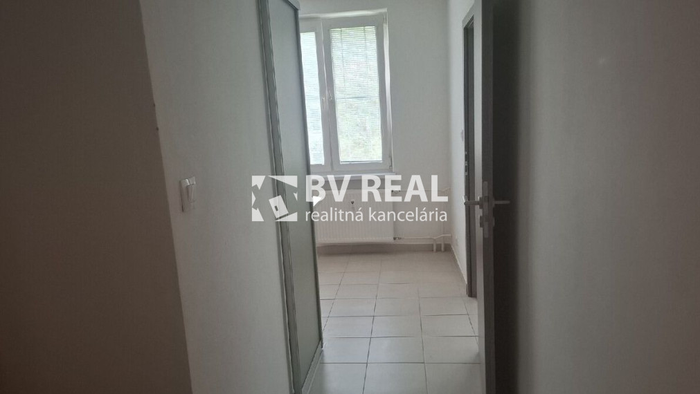 BV REAL Na prenájom 2 izbový byt mesto Nováky FM2511