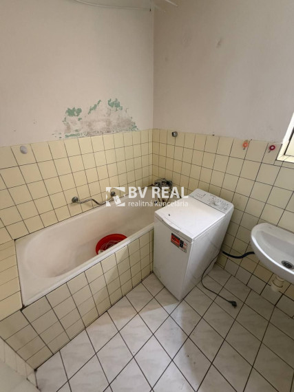 BV REAL Na predaj 2 izbový byt Prievidza FM2448