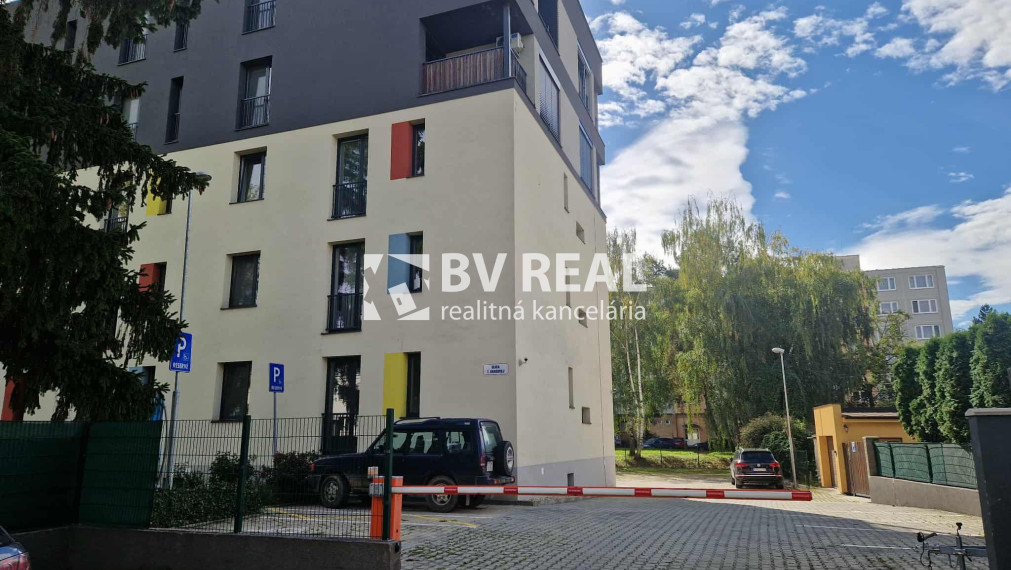 BV REAL Na predaj parkovacie miesto 10 m2 Prievidza FM2514