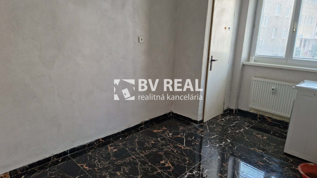 BV REAL Na predaj 2 izbový byt Prievidza FM2448