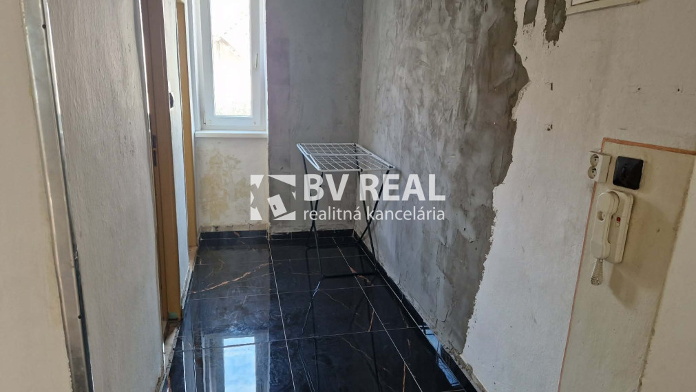 BV REAL Na predaj 2 izbový byt Prievidza FM2448