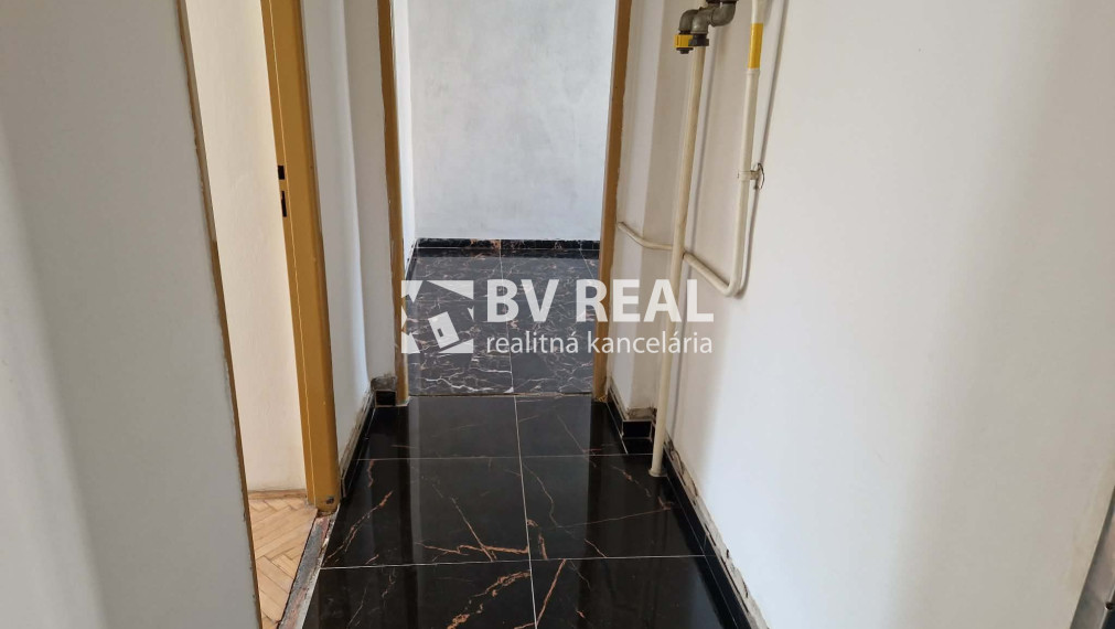 BV REAL Na predaj 2 izbový byt Prievidza FM2448