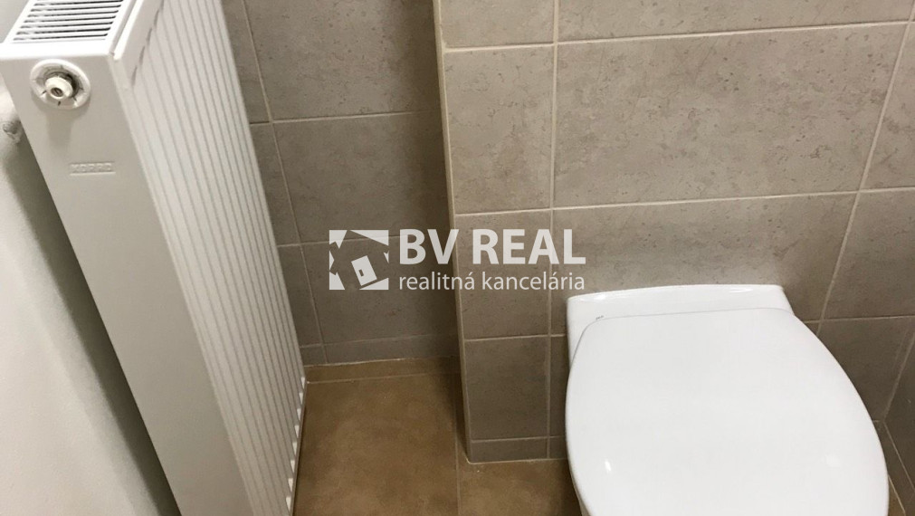 BV REAL Na predaj prerobený 2 izbový byt Handlová FM2515
