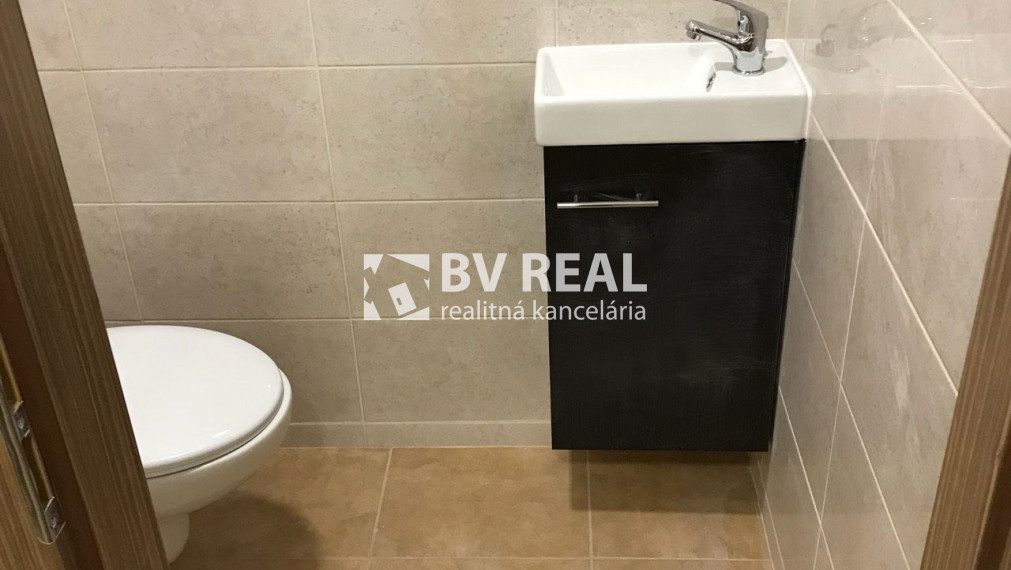 BV REAL Na predaj prerobený 2 izbový byt Handlová FM2515