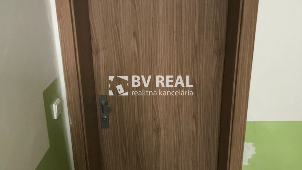 BV REAL Na predaj prerobený 2 izbový byt Handlová FM2515