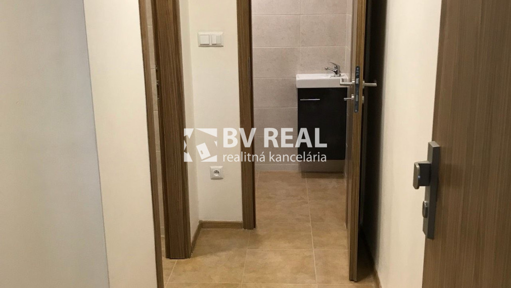BV REAL Na predaj prerobený 2 izbový byt Handlová FM2515