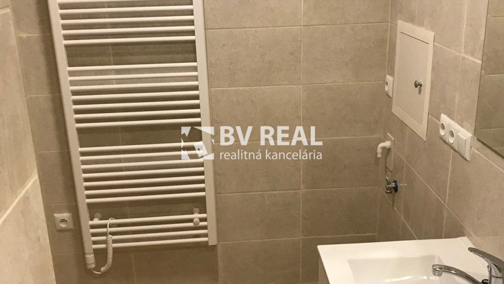 BV REAL Na predaj prerobený 2 izbový byt Handlová FM2515