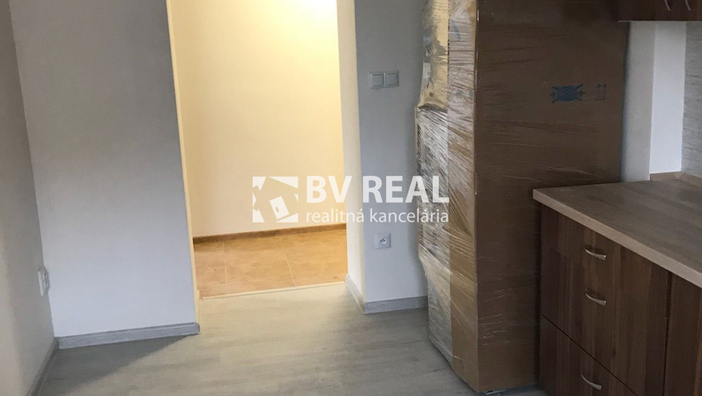 BV REAL Na predaj prerobený 2 izbový byt Handlová FM2515