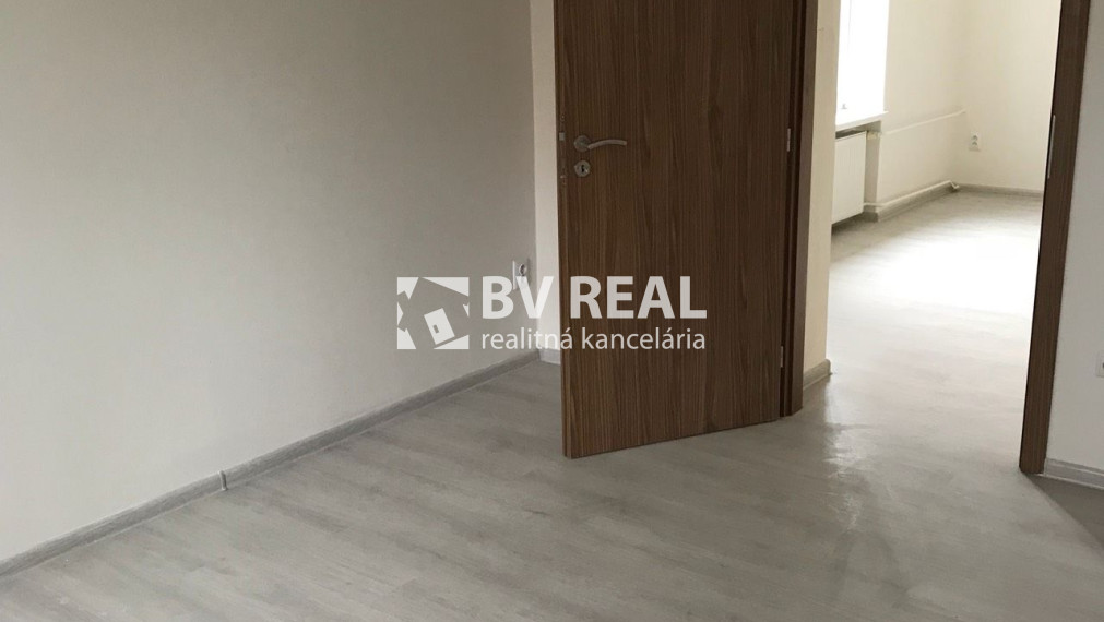 BV REAL Na predaj prerobený 2 izbový byt Handlová FM2515