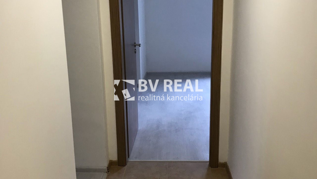 BV REAL Na predaj prerobený 2 izbový byt Handlová FM2515