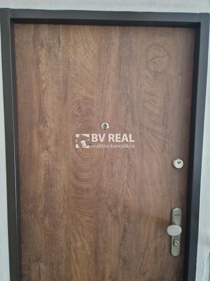 BV REAL Na predaj prerobený 2 izbový byt Handlová FM2516