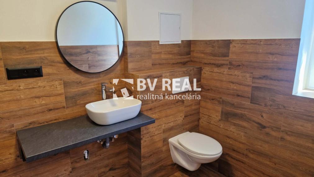 BV REAL Na predaj prerobený 2 izbový byt Handlová FM2516