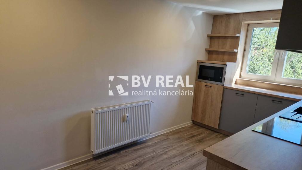 BV REAL Na predaj prerobený 2 izbový byt Handlová FM2516