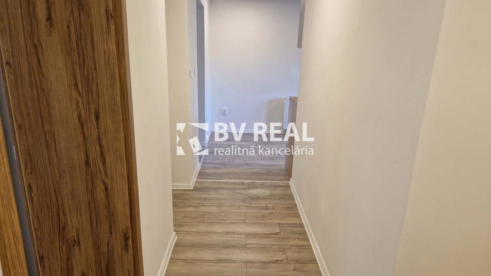 BV REAL Na predaj prerobený 2 izbový byt Handlová FM2516