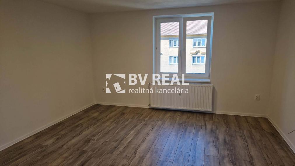 BV REAL Na predaj prerobený 2 izbový byt Handlová FM2516