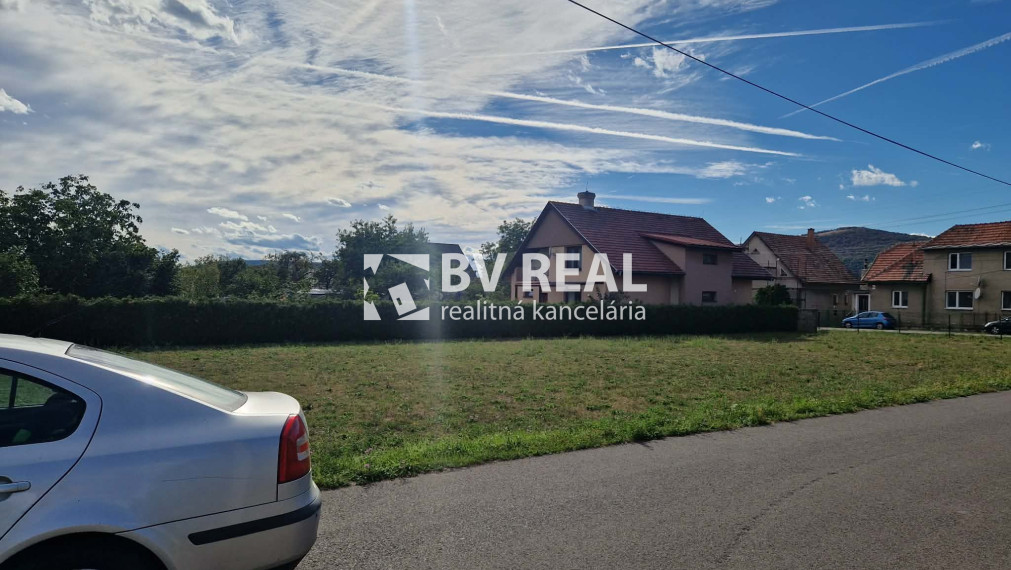 BV REAL Na predaj pozemok na rodinné domy Čereňany FM2517
