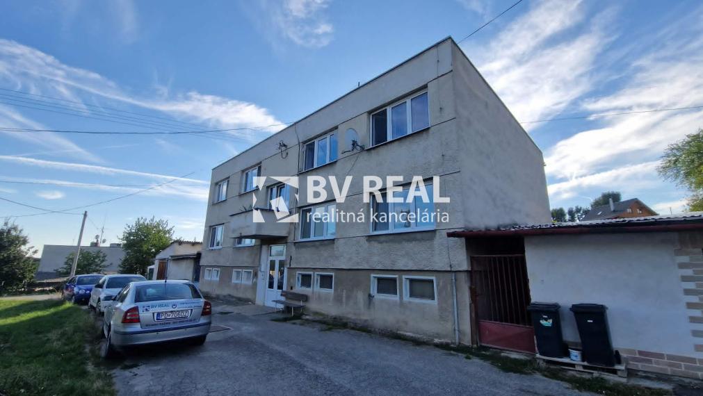 BV REAL Na predaj 3 izbový byt+garáž+záhrada Uhrovec FM2518