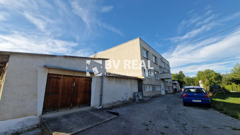 BV REAL Na predaj 3 izbový byt+garáž+záhrada Uhrovec FM2518