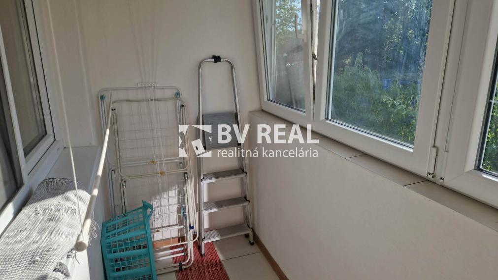 BV REAL Na predaj 3 izbový byt+garáž+záhrada Uhrovec FM2518