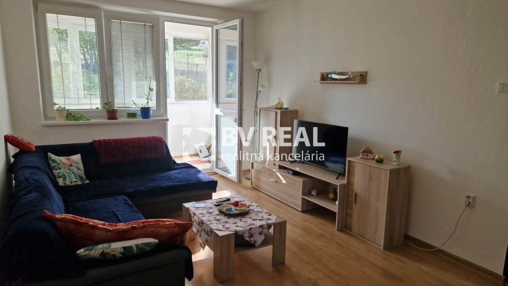 BV REAL Na predaj 3 izbový byt+garáž+záhrada Uhrovec FM2518