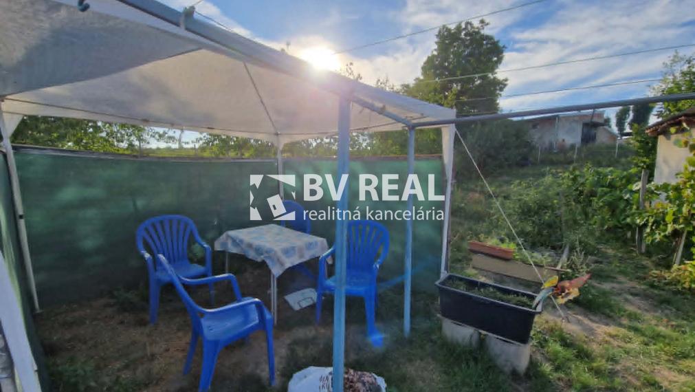 BV REAL Na predaj 3 izbový byt+garáž+záhrada Uhrovec FM2518