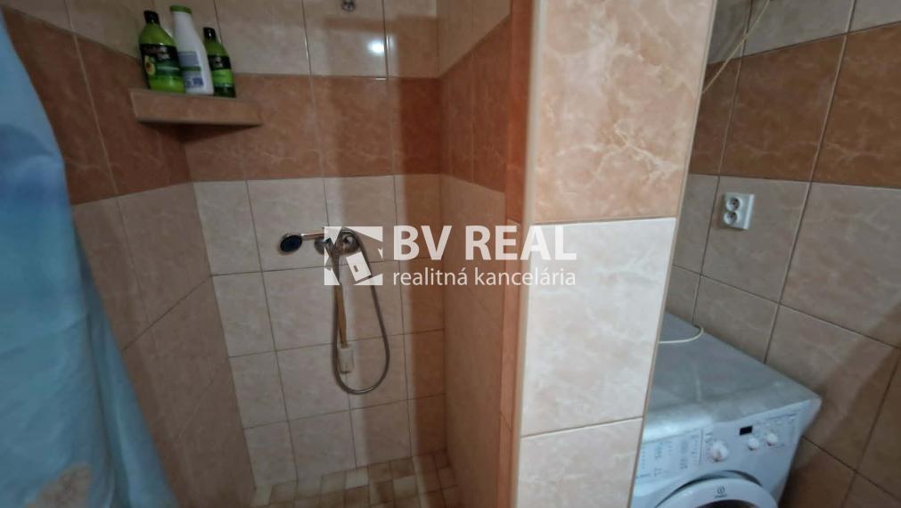BV REAL Na predaj 3 izbový byt+garáž+záhrada Uhrovec FM2518