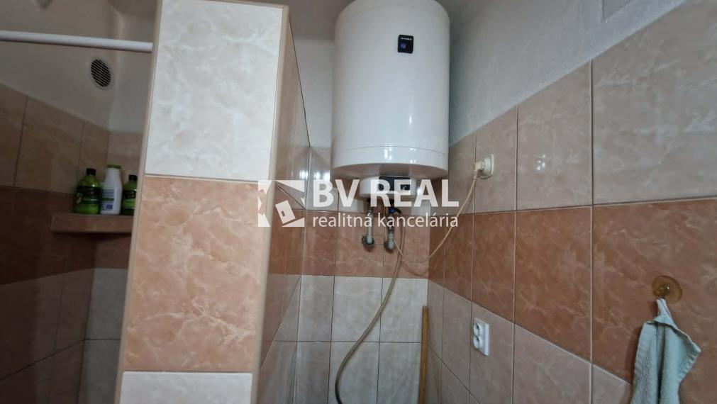 BV REAL Na predaj 3 izbový byt+garáž+záhrada Uhrovec FM2518