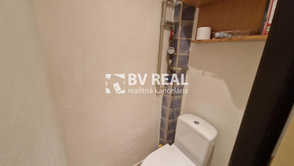 BV REAL Na predaj 3 izbový byt+garáž+záhrada Uhrovec FM2518