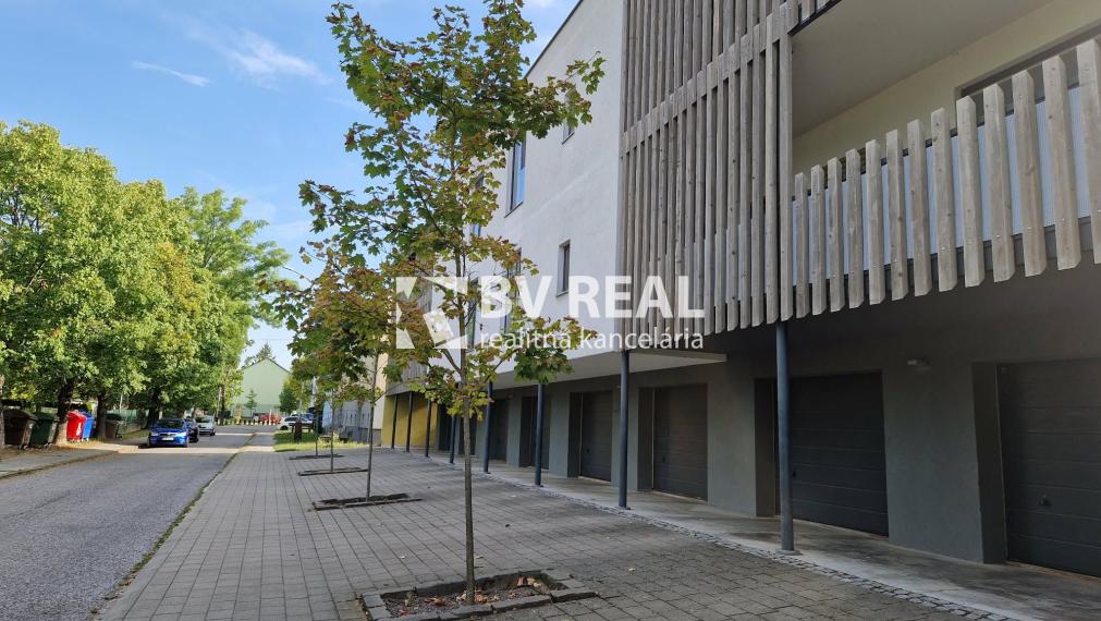 BV REAL Na predaj 3 izbový byt 86 m2+dvojgaráž Nováky FM2520