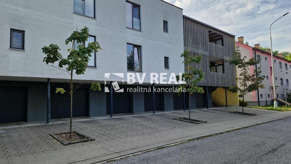 BV REAL Na predaj 3 izbový byt 86 m2+dvojgaráž Nováky FM2520