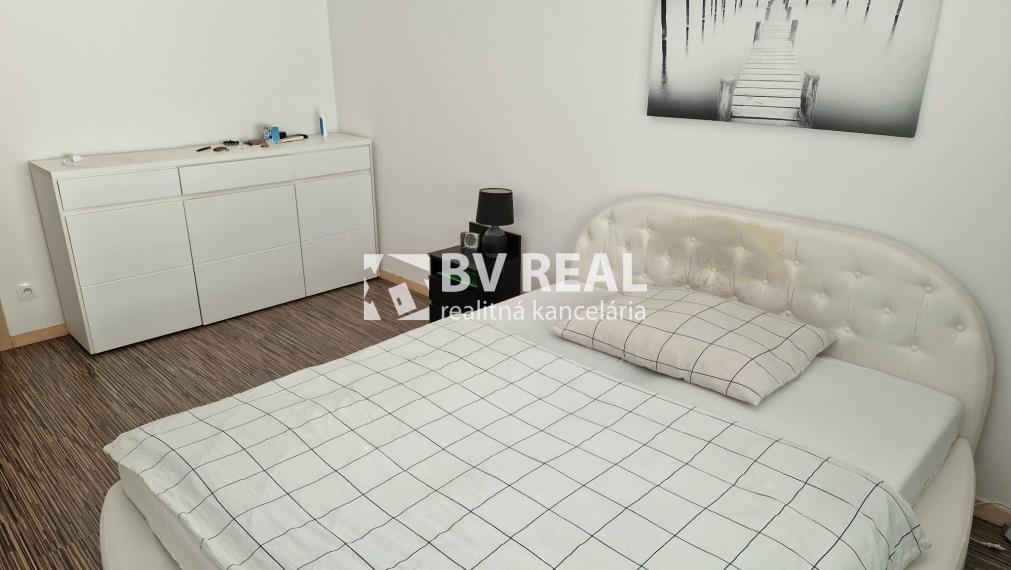 BV REAL Na predaj 3 izbový byt 86 m2+dvojgaráž Nováky FM2520
