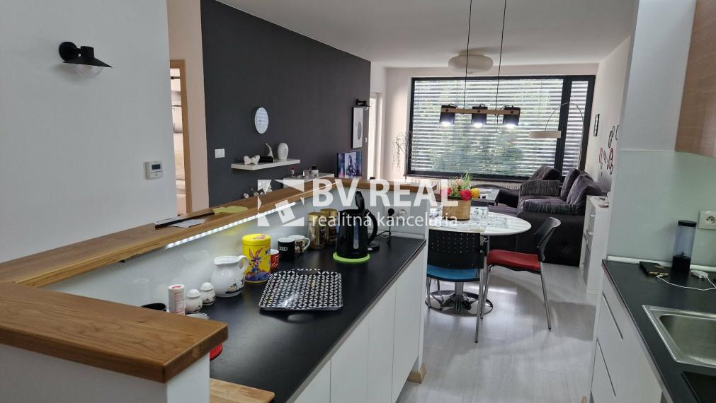 BV REAL Na predaj 3 izbový byt 86 m2+dvojgaráž Nováky FM2520