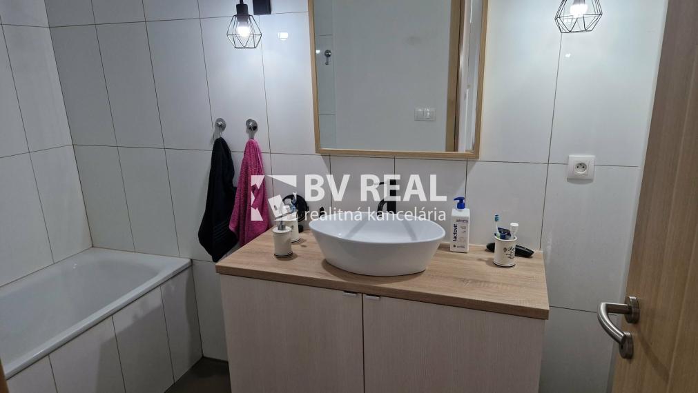 BV REAL Na predaj 3 izbový byt 86 m2+dvojgaráž Nováky FM2520