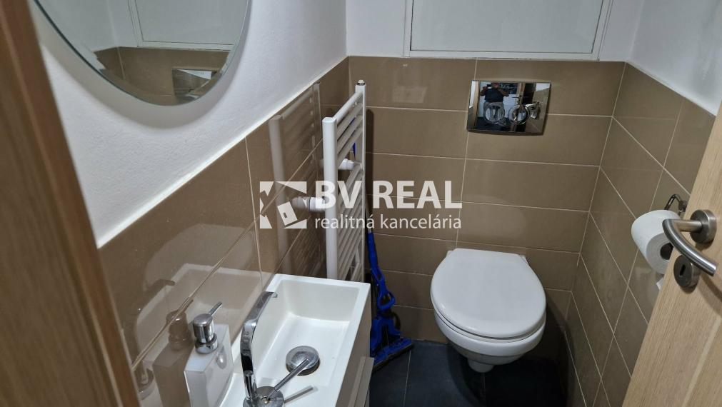 BV REAL Na predaj 3 izbový byt 86 m2+dvojgaráž Nováky FM2520