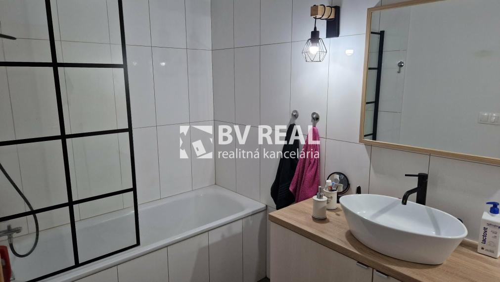 BV REAL Na predaj 3 izbový byt 86 m2+dvojgaráž Nováky FM2520