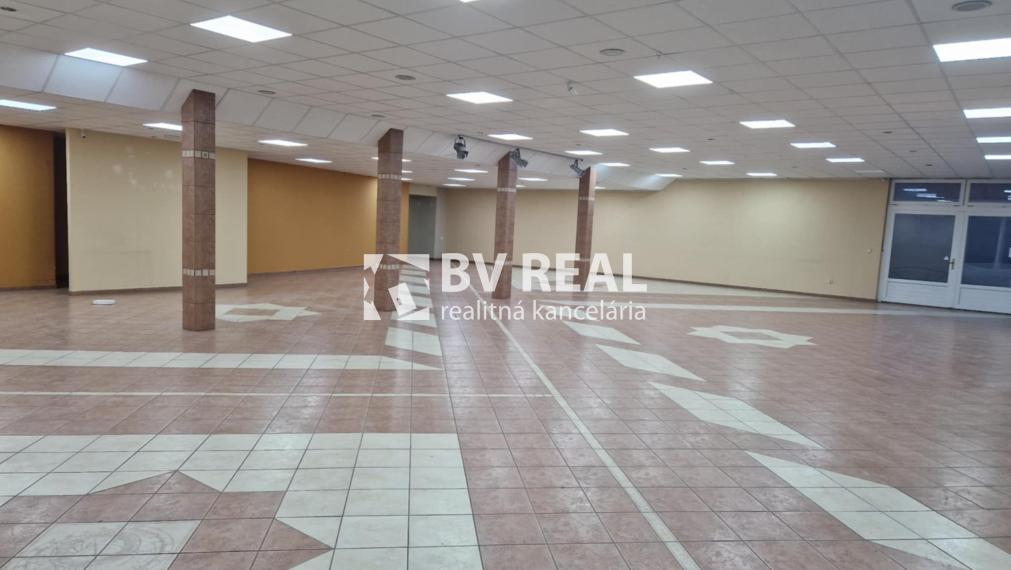 BV REAL Na prenájom lukratívny obchodný priestor Prievidza FM2365