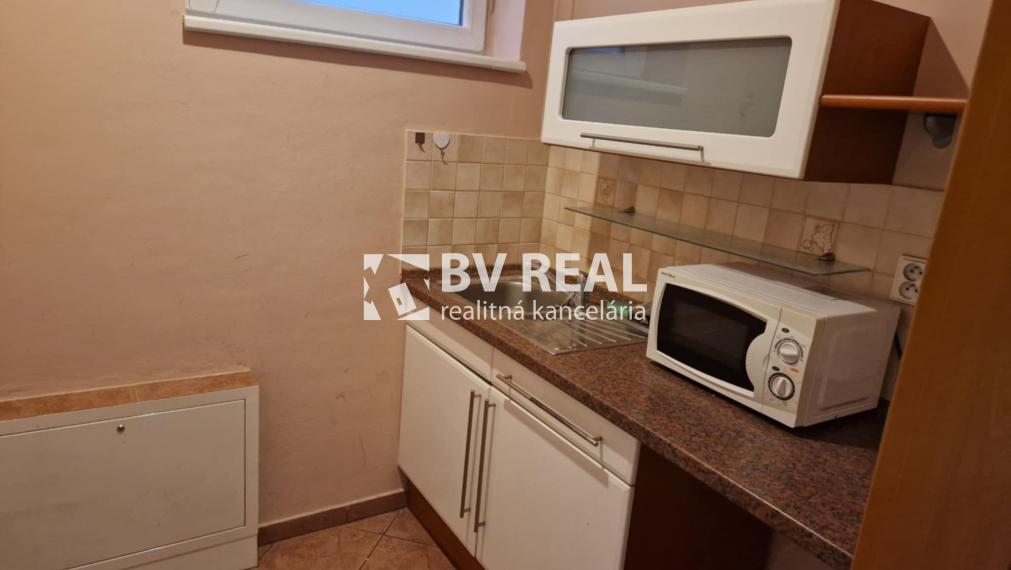 BV REAL Na prenájom lukratívny obchodný priestor Prievidza FM2365