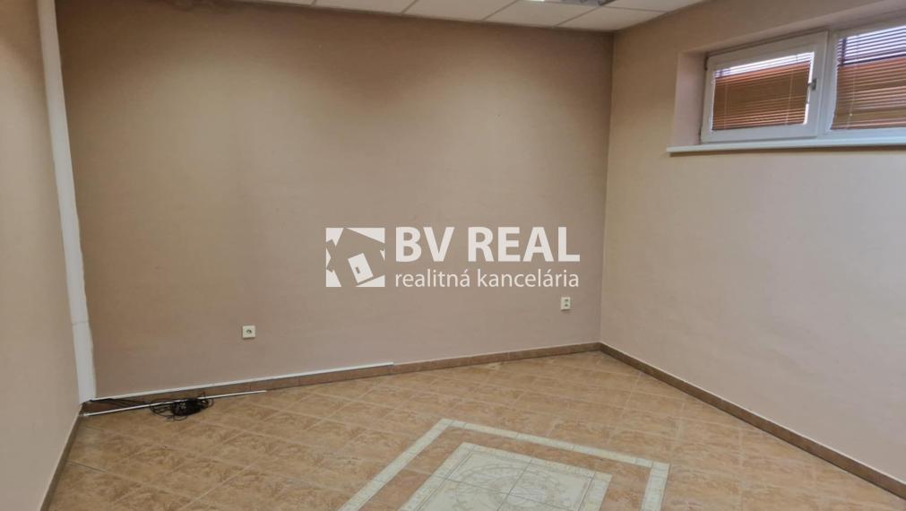 BV REAL Na prenájom lukratívny obchodný priestor Prievidza FM2365