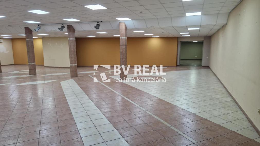 BV REAL Na prenájom lukratívny obchodný priestor Prievidza FM2365