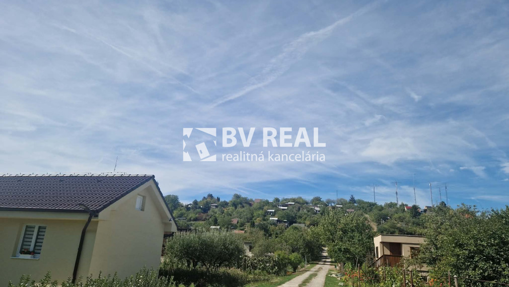 PREDANÉ BV REAL chata so záhradou Partizánske FM2525