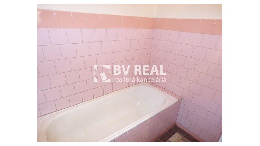 BV REAL na predaj rodinný dom Handlová FM2186