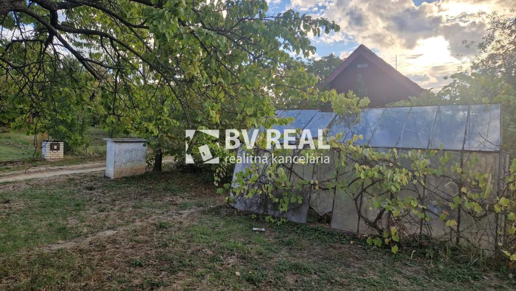 BV REAL na predaj murovaná chata+záhrada Partizánske FM2527