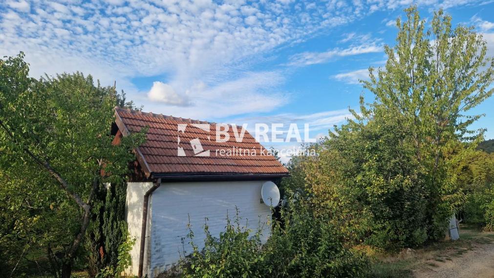 BV REAL na predaj murovaná chata+záhrada Partizánske FM2527