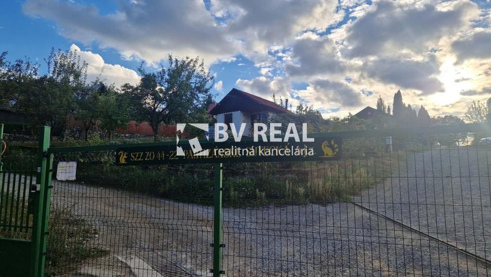 BV REAL na predaj murovaná chata+záhrada Partizánske FM2527