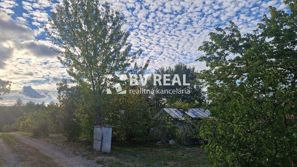 BV REAL na predaj murovaná chata+záhrada Partizánske FM2527