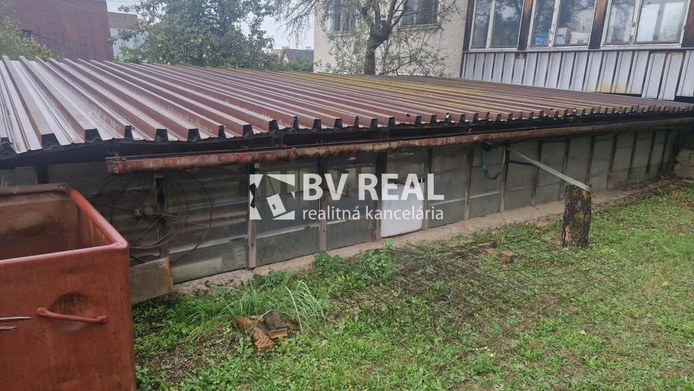 BV REAL Na predaj rodinný dom s garážou Prievidza FM2528