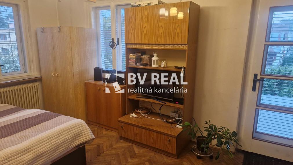 BV REAL Na predaj rodinný dom s garážou Prievidza FM2528