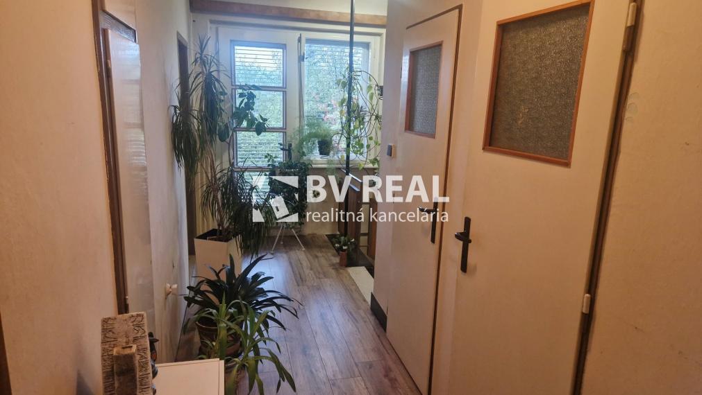 BV REAL Na predaj rodinný dom s garážou Prievidza FM2528